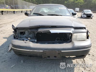 Piąte zdjęcie samochodu w środku: 1999 FORD CROWN VICTORIA LX VIN:2FAFP74W8XX125486 - miniatura