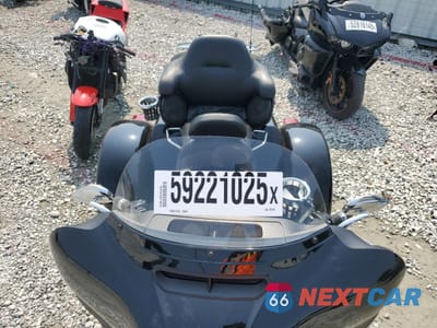 Piąte zdjęcie samochodu w środku: 2020 HARLEY-DAVIDSON FLHTCUTG VIN:1HD1MAF15LB851149 - miniatura