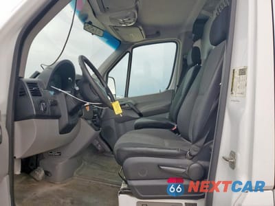 Zdjęcie 7 z 12 samochodu: 2013 MERCEDES-BENZ SPRINTER 2500 VIN:WD3PE7CC2D5805922 - miniatura
