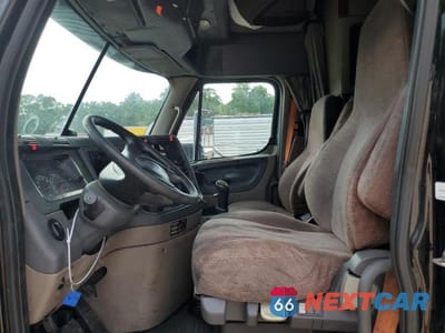 Piąte zdjęcie samochodu w środku: 2015 FREIGHTLINER CASCADIA 125 VIN:3AKJGLD60FSGJ8779 - miniatura