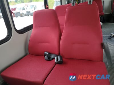 Zdjęcie 11 z 13 samochodu: 2012 FORD ECONOLINE E350 SUPER DUTY CUTAWAY VAN VIN:1FDEE3FS8CDA13363 - miniatura