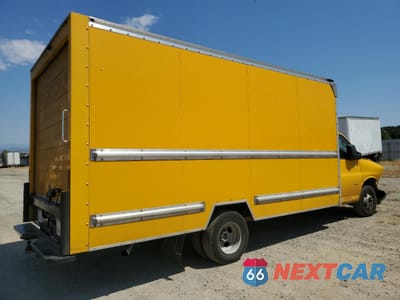 Trzecie zdjęcie samochodu z tyłu: 2021 GMC SAVANA CUTAWAY G3500 VIN:7GZ37TC74MN007127 - miniatura