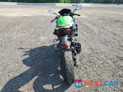Czwarte zdjęcie samochodu z boku: 2022 KAWASAKI EX400 VIN:JKAEXKG10NDAH5415 - miniatura