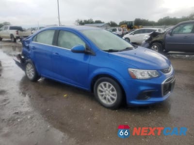 Czwarte zdjęcie samochodu z boku: 2020 CHEVROLET SONIC LT VIN:1G1JD5SB5L4142578 - miniatura