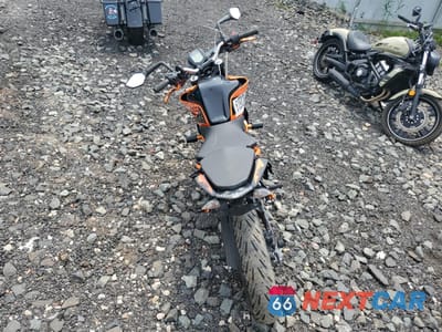 Czwarte zdjęcie samochodu z boku: 2023 KTM 200 DUKE VIN:MD2JPC404PC025949 - miniatura