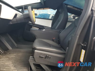 Zdjęcie 7 z 14 samochodu: 2024 TESLA CYBERTRUCK VIN:7G2CEHED9RA011760 - miniatura