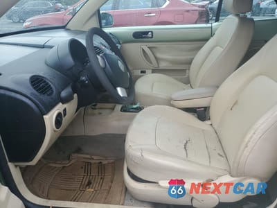Zdjęcie 7 z 12 samochodu: 2006 VOLKSWAGEN NEW BEETLE CONVERTIBLE OPTION PACKAGE 1 VIN:3VWRG31Y87M402720 - miniatura