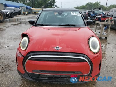 Piąte zdjęcie samochodu w środku: 2023 MINI COOPER VIN:WMW33DH05P2T20930 - miniatura