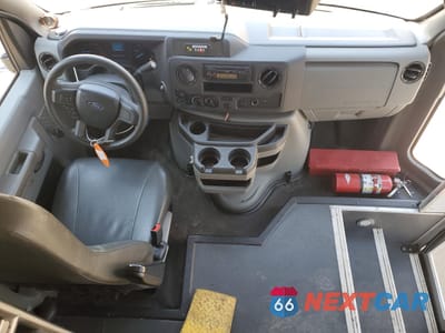 Zdjęcie 8 z 14 samochodu: 2022 FORD ECONOLINE E450 SUPER DUTY CUTAWAY VAN VIN:1FDFE4FN4NDC37754 - miniatura