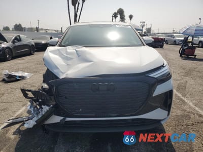 Piąte zdjęcie samochodu w środku: 2024 AUDI Q4 E-TRON PREMIUM VIN:WA1KUBFZ4RP061610 - miniatura