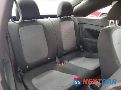 Zdjęcie 10 z 14 samochodu: 2018 VOLKSWAGEN BEETLE S VIN:3VWFD7AT0JM725061 - miniatura