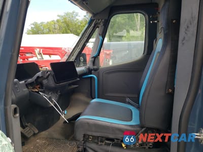 Zdjęcie 7 z 13 samochodu: 2022 RIVIAN EDV 700 VIN:7FCEHDB76NN003537 - miniatura