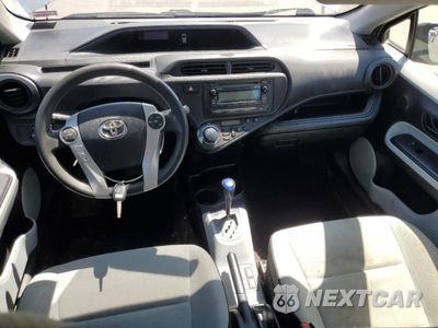 Zdjęcie 8 z 14 samochodu: 2014 TOYOTA PRIUS C VIN:JTDKDTB31E1566322 - miniatura