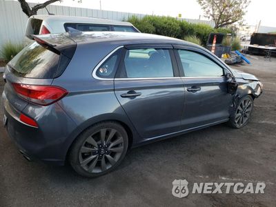 Trzecie zdjęcie samochodu z tyłu: 2018 HYUNDAI ELANTRA GT SPORT VIN:KMHH55LC1JU035272 - miniatura