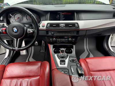 Zdjęcie 9 z 10 samochodu: 2015 BMW M5 VIN:WBSFV9C58FD594418 - miniatura