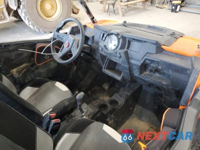 Piąte zdjęcie samochodu w środku: 2016 POLARIS RZR 4 900 EPS VIN:4XAVCE872GB674698 - miniatura