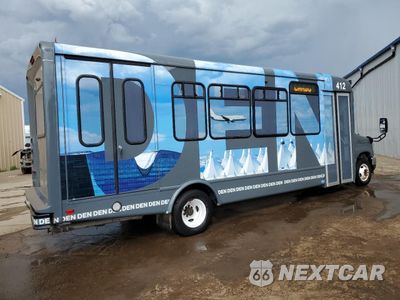 Trzecie zdjęcie samochodu z tyłu: 2022 FORD ECONOLINE E450 SUPER DUTY CUTAWAY VAN VIN:1FDFE4FNXNDC37760 - miniatura