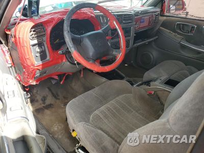 Zdjęcie 8 z 15 samochodu: 2000 CHEVROLET BLAZER VIN:1GNCS18WXYK252125 - miniatura