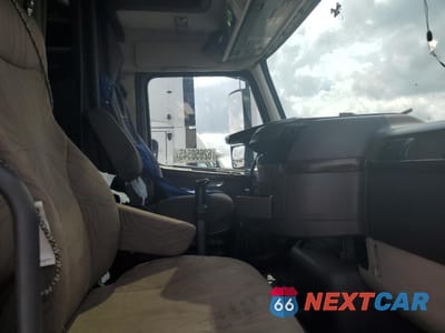 Zdjęcie 6 z 10 samochodu: 2012 VOLVO VN VNL VIN:4V4NC9EH1CN557253 - miniatura
