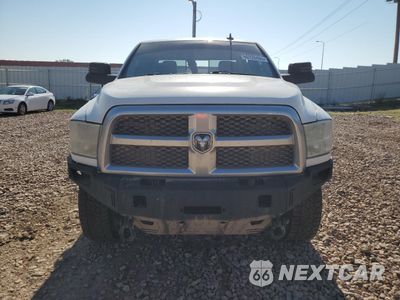 Piąte zdjęcie samochodu w środku: 2017 RAM 2500 SLT VIN:3C6UR5DL8HG597888 - miniatura