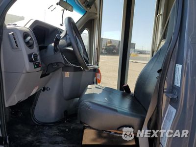 Zdjęcie 7 z 14 samochodu: 2022 FORD ECONOLINE E450 SUPER DUTY CUTAWAY VAN VIN:1FDFE4FNXNDC37757 - miniatura