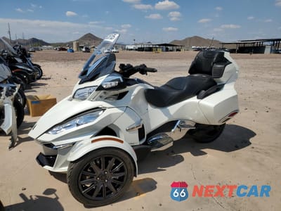 Trzecie zdjęcie samochodu z tyłu: 2018 CAN-AM SPYDER ROADSTER RT VIN:2BXNBDD25JV003333 - miniatura