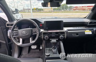Zdjęcie 9 z 10 samochodu: 2024 TOYOTA TACOMA DOUBLE CAB VIN:3TMKB5FN8RM015827 - miniatura