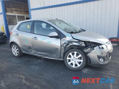Czwarte zdjęcie samochodu z boku: 2011 MAZDA MAZDA2 VIN:JM1DE1HZ3B0103735 - miniatura