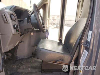 Zdjęcie 7 z 14 samochodu: 2022 FORD ECONOLINE E450 SUPER DUTY CUTAWAY VAN VIN:1FDFE4FN6NDC37755 - miniatura