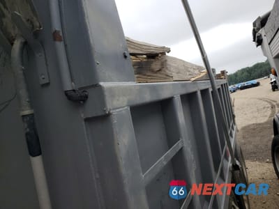 Zdjęcie 10 z 11 samochodu: 2016 VOLVO VHD VIN:4V5K99EG0GN963230 - miniatura