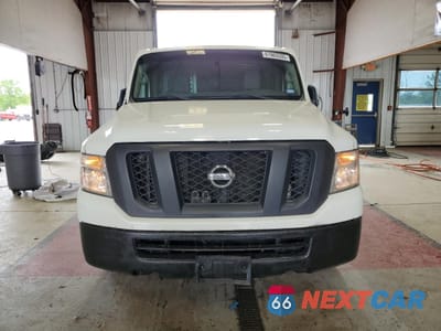 Piąte zdjęcie samochodu w środku: 2017 NISSAN NV 1500 S VIN:1N6BF0KM0HN800784 - miniatura