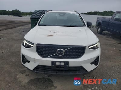 Piąte zdjęcie samochodu w środku: 2025 VOLVO XC40 PLUS VIN:YV4L12UC9S2456433 - miniatura