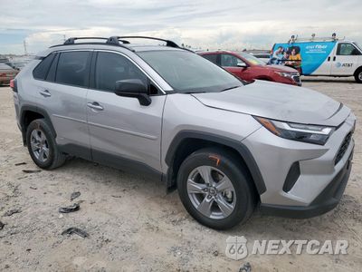 Czwarte zdjęcie samochodu z boku: 2025 TOYOTA RAV4 LE VIN:4T3LWRFV8SU188655 - miniatura