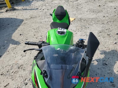 Piąte zdjęcie samochodu w środku: 2022 KAWASAKI EX400 VIN:JKAEXKG17NDAG9675 - miniatura