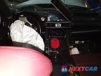 Zdjęcie 8 z 12 samochodu: 2017 LEXUS IS 200T VIN:JTHBA1D25H5046220 - miniatura