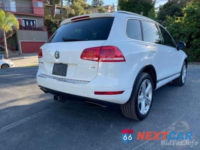 Trzecie zdjęcie samochodu z tyłu: 2014 VOLKSWAGEN TOUAREG V6 VIN:WVGEF9BP7ED003332 - miniatura