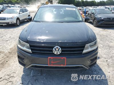 Piąte zdjęcie samochodu w środku: 2018 VOLKSWAGEN TIGUAN S VIN:3VV1B7AX4JM117650 - miniatura