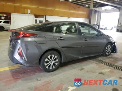 Trzecie zdjęcie samochodu z tyłu: 2021 TOYOTA PRIUS PRIME LE VIN:JTDKAMFP1M3168168 - miniatura