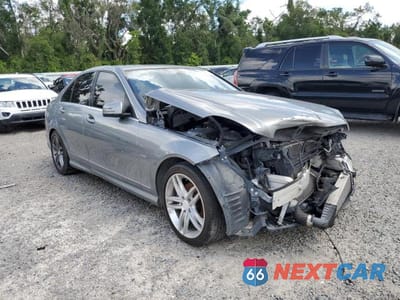 Czwarte zdjęcie samochodu z boku: 2012 MERCEDES-BENZ C 250 VIN:WDDGF4HBXCA726415 - miniatura