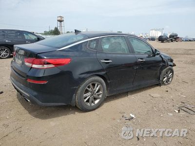 Trzecie zdjęcie samochodu z tyłu: 2019 KIA OPTIMA LX VIN:5XXGT4L30KG341192 - miniatura