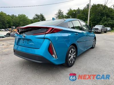 Trzecie zdjęcie samochodu z tyłu: 2022 TOYOTA PRIUS PRIME LE VIN:JTDKAMFP7N3203457 - miniatura