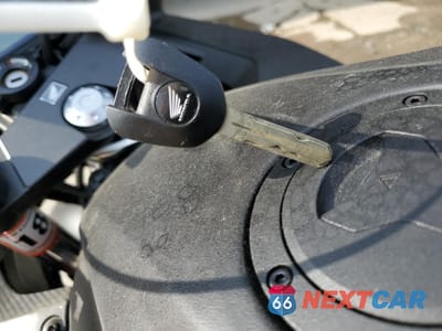 Zdjęcie 8 z 9 samochodu: 2016 HONDA CBR500 R VIN:MLHPC4468G5300861 - miniatura
