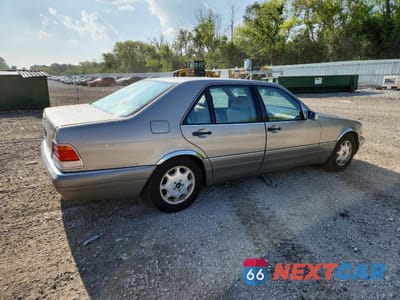 Trzecie zdjęcie samochodu z tyłu: 1996 MERCEDES-BENZ S 420 VIN:WDBGA43E0TA298055 - miniatura