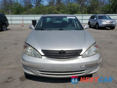 Piąte zdjęcie samochodu w środku: 2003 TOYOTA CAMRY LE VIN:4T1BE32K23U131014 - miniatura