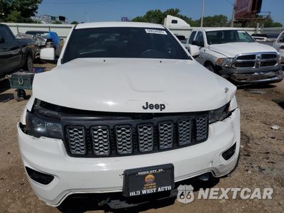 Piąte zdjęcie samochodu w środku: 2017 JEEP GRAND CHEROKEE LAREDO VIN:1C4RJFAG9HC904149 - miniatura