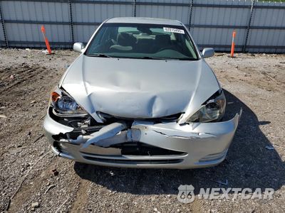 Piąte zdjęcie samochodu w środku: 2002 TOYOTA CAMRY LE VIN:4T1BE32K52U550537 - miniatura