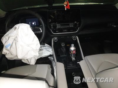 Zdjęcie 8 z 13 samochodu: 2024 TOYOTA GRAND HIGHLANDER XLE VIN:5TDACAB59RS012023 - miniatura