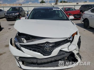 Piąte zdjęcie samochodu w środku: 2019 TOYOTA CAMRY L VIN:4T1B11HK8KU716122 - miniatura