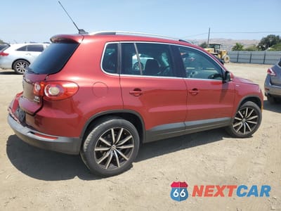 Trzecie zdjęcie samochodu z tyłu: 2010 VOLKSWAGEN TIGUAN SE VIN:WVGBV7AX2AW003569 - miniatura