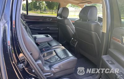 Zdjęcie 6 z 11 samochodu: 2019 LINCOLN MKT VIN:2LMHJ5AT6KBL01900 - miniatura